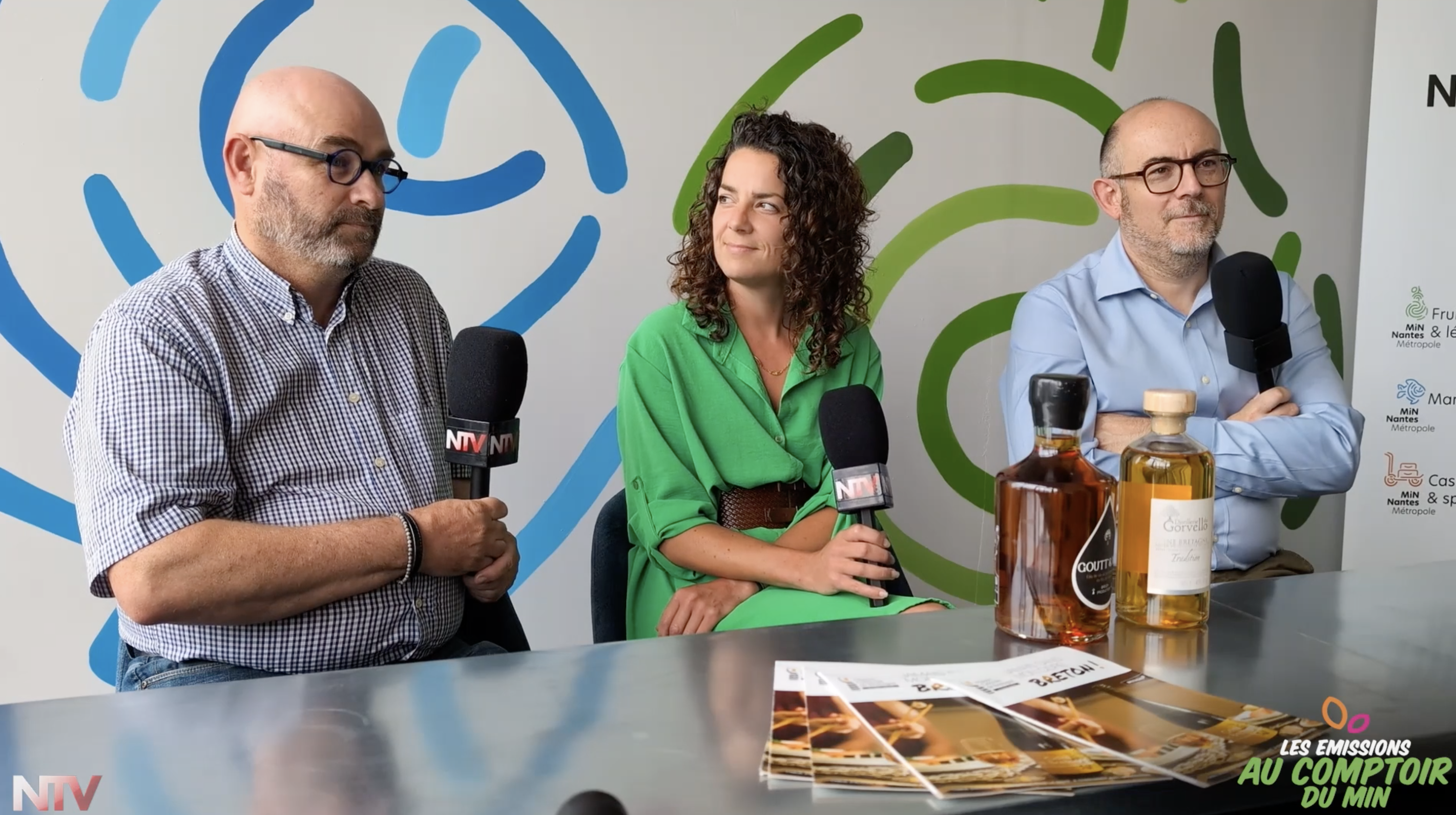 Nouvel épisode disponible ! ✨  La Maison Cidricole de Bretagne réunit les producteurs de cinq appellations pour défendre la qualité du cidre breton. Avec Virginie, Nicolas et Laurent, découvrez comment cette tradition millénaire se renouvelle !  Une histoire passionnante à découvrir en intégralité juste ici 👉 https://urlr.me/9gpZD